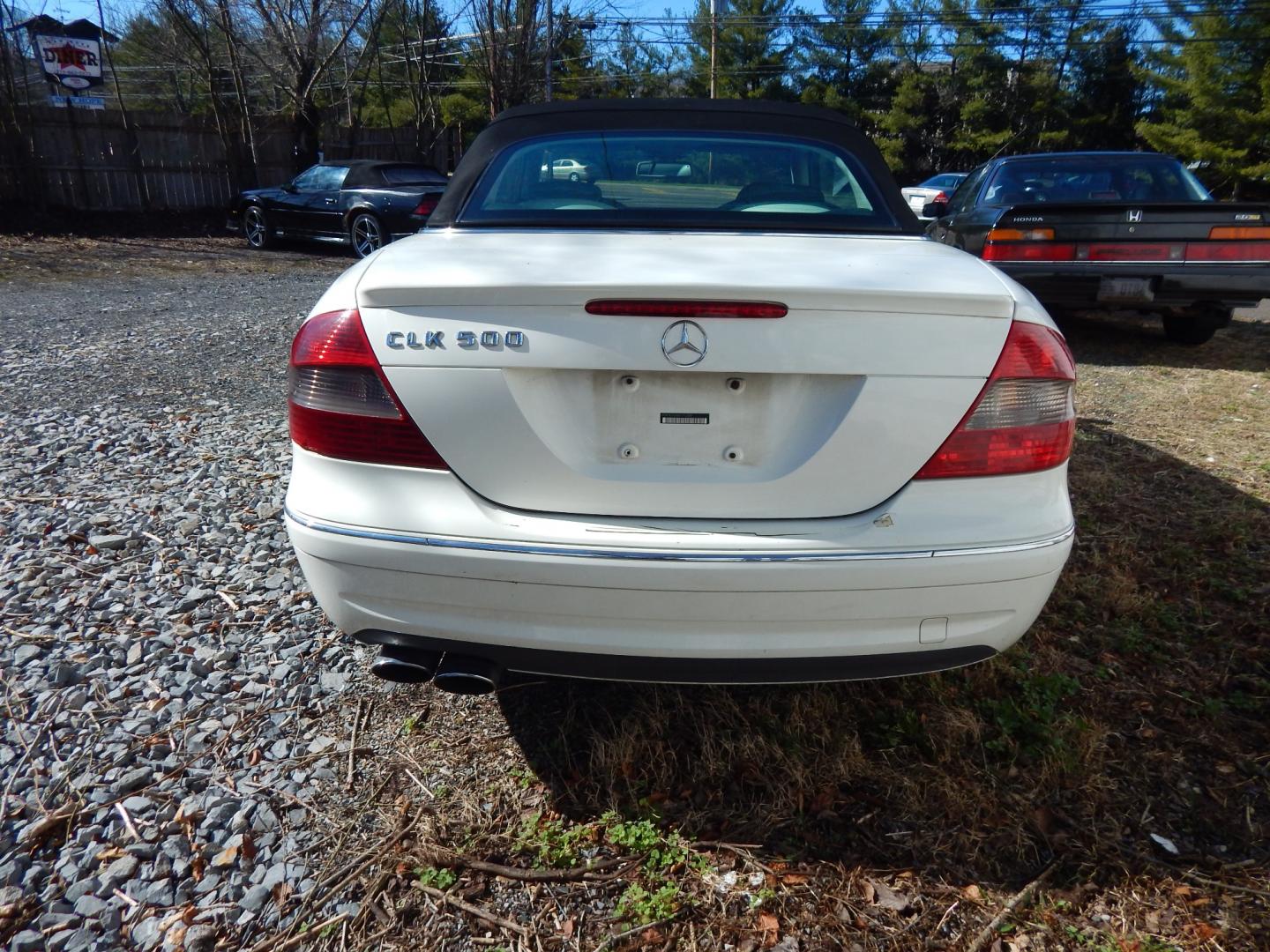 2006 White /Grey Leather Mercedes-Benz CLK-Class CLK 500 (WDBTK75J86F) with an 5.0L V8 engine, Automatic transmission, located at 6528 Lower York Road, New Hope, PA, 18938, (215) 862-9555, 40.358707, -74.977882 - Here we have a 2006 Mercedes CLK500 with a 5.0L V8 putting power to the rear wheels via an automatic transmission. This Mercedes has a rusted sub-frame that needs to be addressed. Vehicle starts up fine but can't be driven at road speeds in its current condition with the subframe issue. With that b - Photo#3